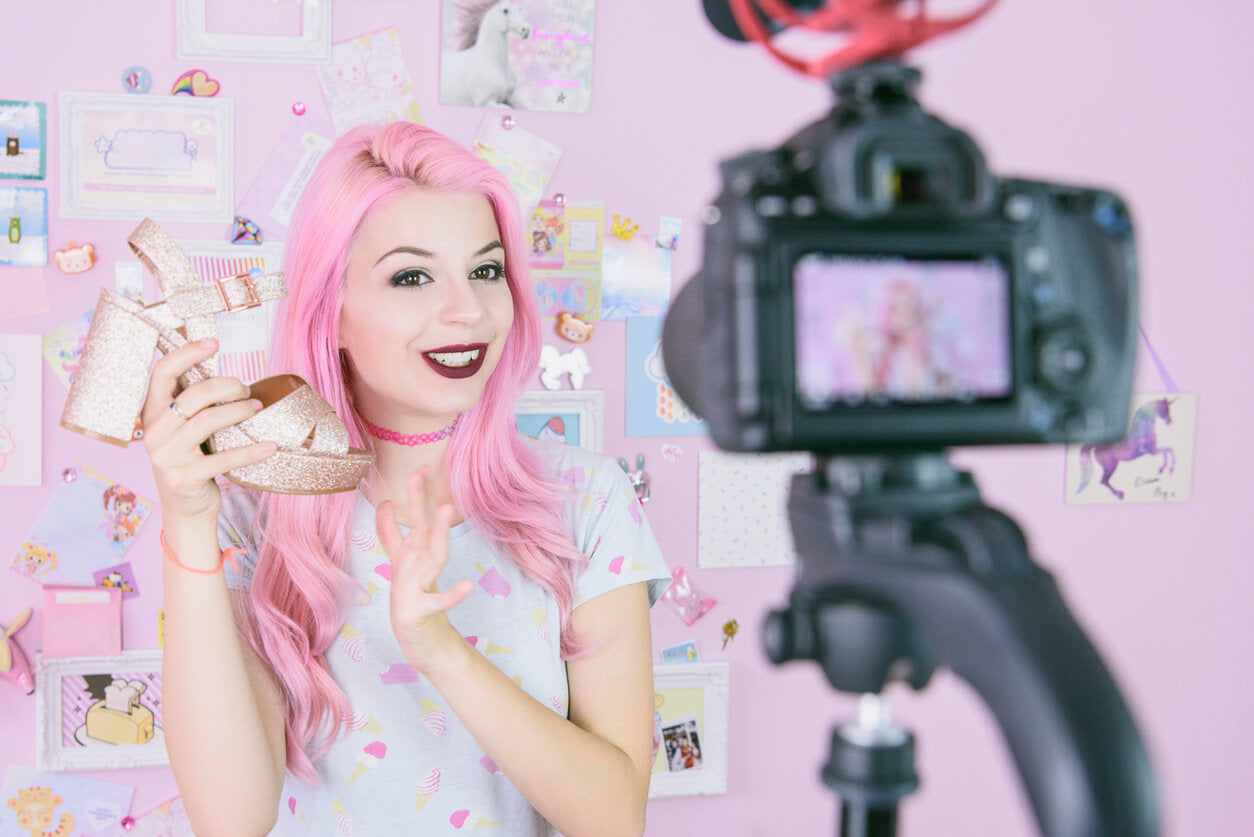 Green Screen and Chromakey Backdrop for Zoom Meetings and Youtube Content Creators